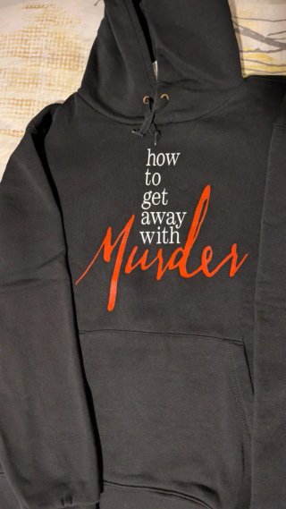 Sudadera negra con capucha