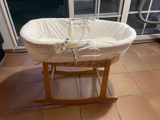 Moisés de mimbre para bebé