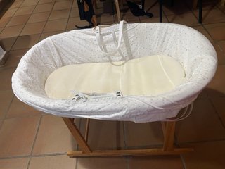 Moisés de mimbre para bebé
