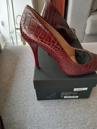 Bolso y Zapatos Massimo Dutti granate