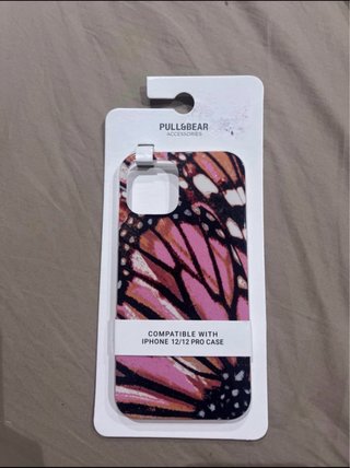 Funda iPhone 12/12 Pro Pull&Bear Mariposa