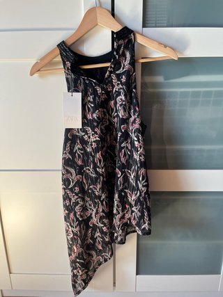 Top asimétrico estampado