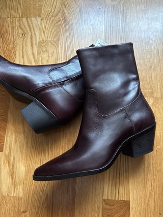 Botines cowboy piel burdeos