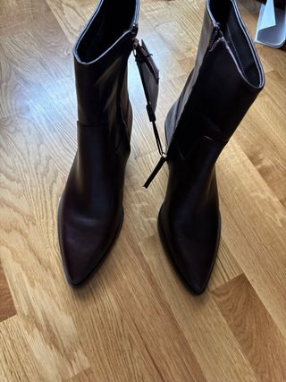 Botines cowboy piel burdeos