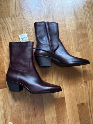 Botines cowboy piel burdeos