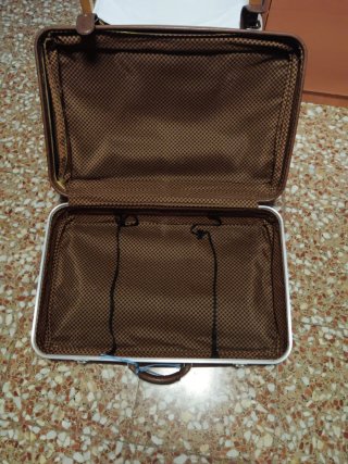 Maleta vintage de cuero marrón