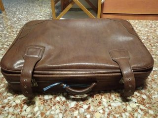 Maleta vintage de cuero marrón