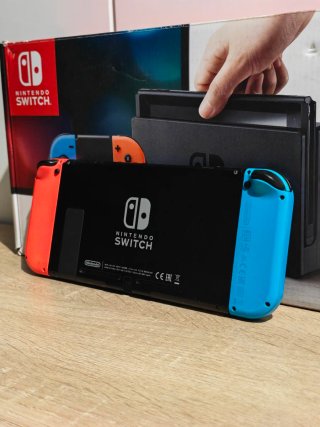 NINTENDO SWITCH V1 + JUEGOS + ACCESORIOS