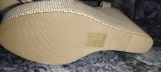Zapatos de cuña beige