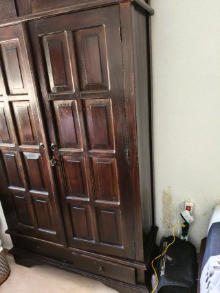 Armario antiguo de madera