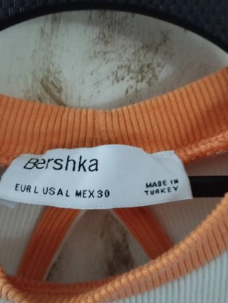 Top Bershka blanco y naranja talla L