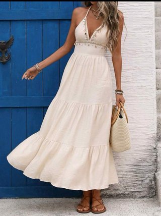 Vestido largo beige con detalles