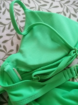 Costume da bagno verde a due pezzi