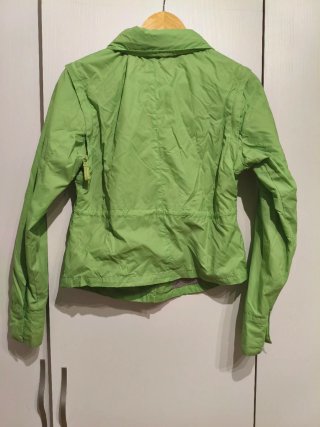 Chaqueta Amichi verde mujer tipo chubasquero