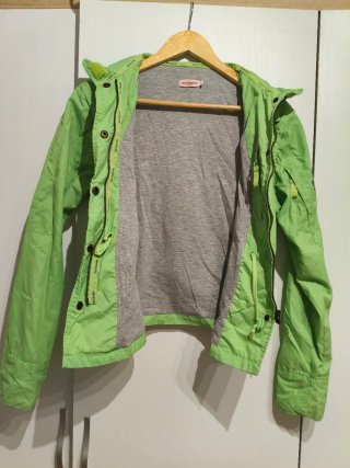 Chaqueta Amichi verde mujer tipo chubasquero