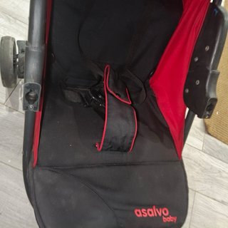 Cochecito de bebé rojo