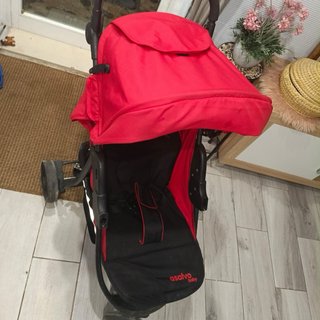 Cochecito de bebé rojo