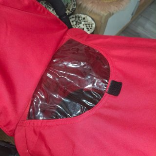 Cochecito de bebé rojo