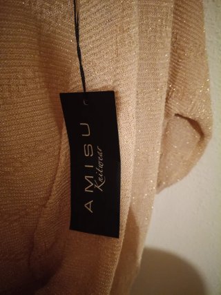 Camiseta de tejido ligero con un sutil brillo dora
