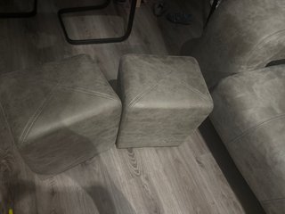 Divano Chaise Longue Grigio + 2 Pouf Ausiliari