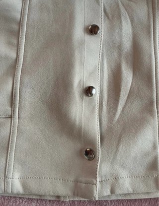 Falda beige botones