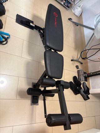Panca con pesi e altri accessori