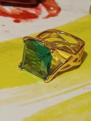 Anello quadrato con pietra blu