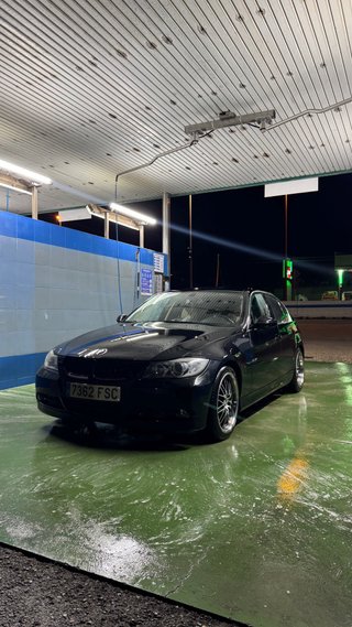 BMW e90 320i