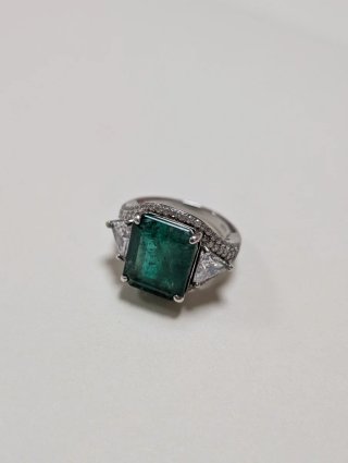 Anillo Oro Esmeralda y Diamantes