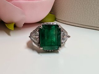Anillo Oro Esmeralda y Diamantes.