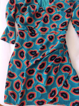 Vestido Minueto Estampado Labios Multicolor