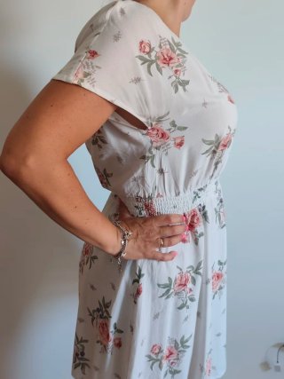 Vestido floral blanco y rosa