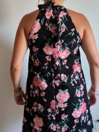 Vestido floral negro y rosa