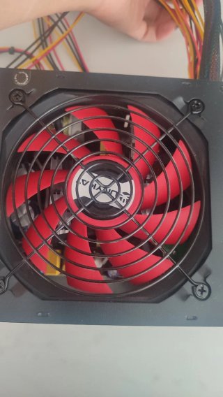 Fuente de Alimentación PC Negra