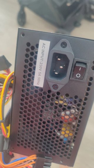 Fuente de Alimentación PC Negra