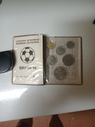 Monedas Mundial España 82.        Tres estuches