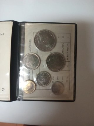 Monedas Mundial España 82.        Tres estuches