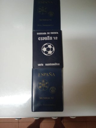 Monedas Mundial España 82.        Tres estuches