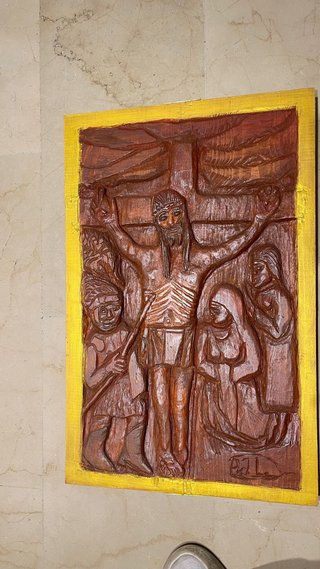 Relieve religioso artesanal Jesús cargando cruz
