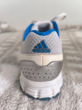 Botines Adidas Blancos y Azules