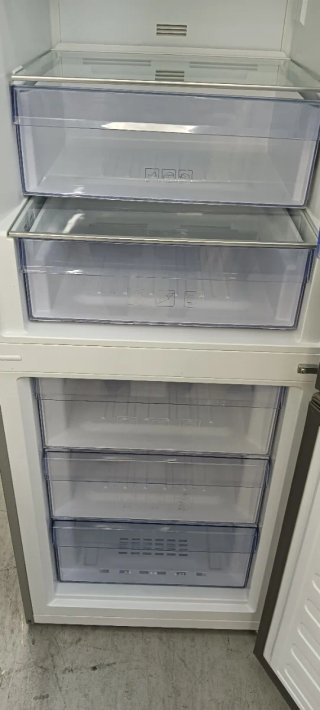 Nevera  combi Beko plateada con oferta