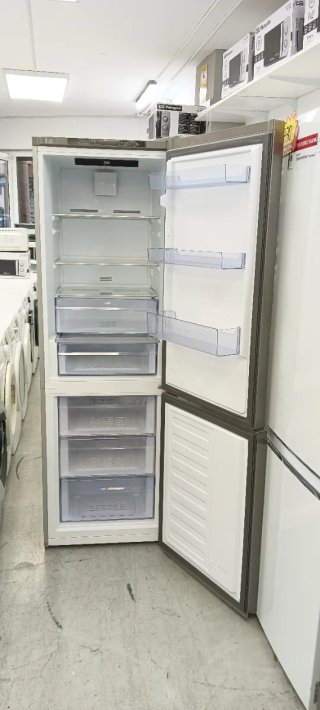 Nevera  combi Beko plateada con oferta