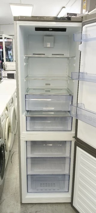 Nevera  combi Beko plateada con oferta
