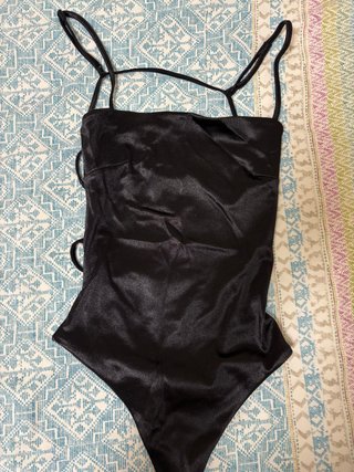 Body tirantes negro satinado