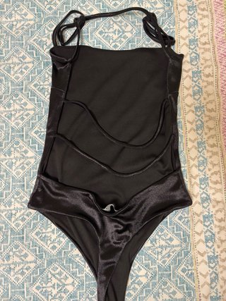 Body tirantes negro satinado