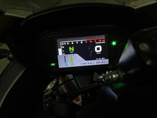 Mitt 125 GP Deportiva Negra y Blanca