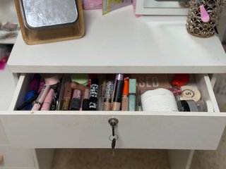Toeletta per trucco bianca
