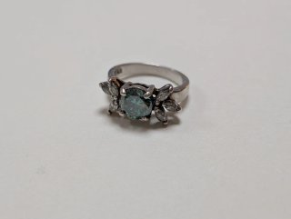 Anello in Argento con Moissanite Verde Centrale