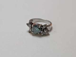 Anello in Argento con Moissanite Verde Centrale