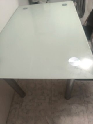 Mesa de cristal con 4 sillas de regalo